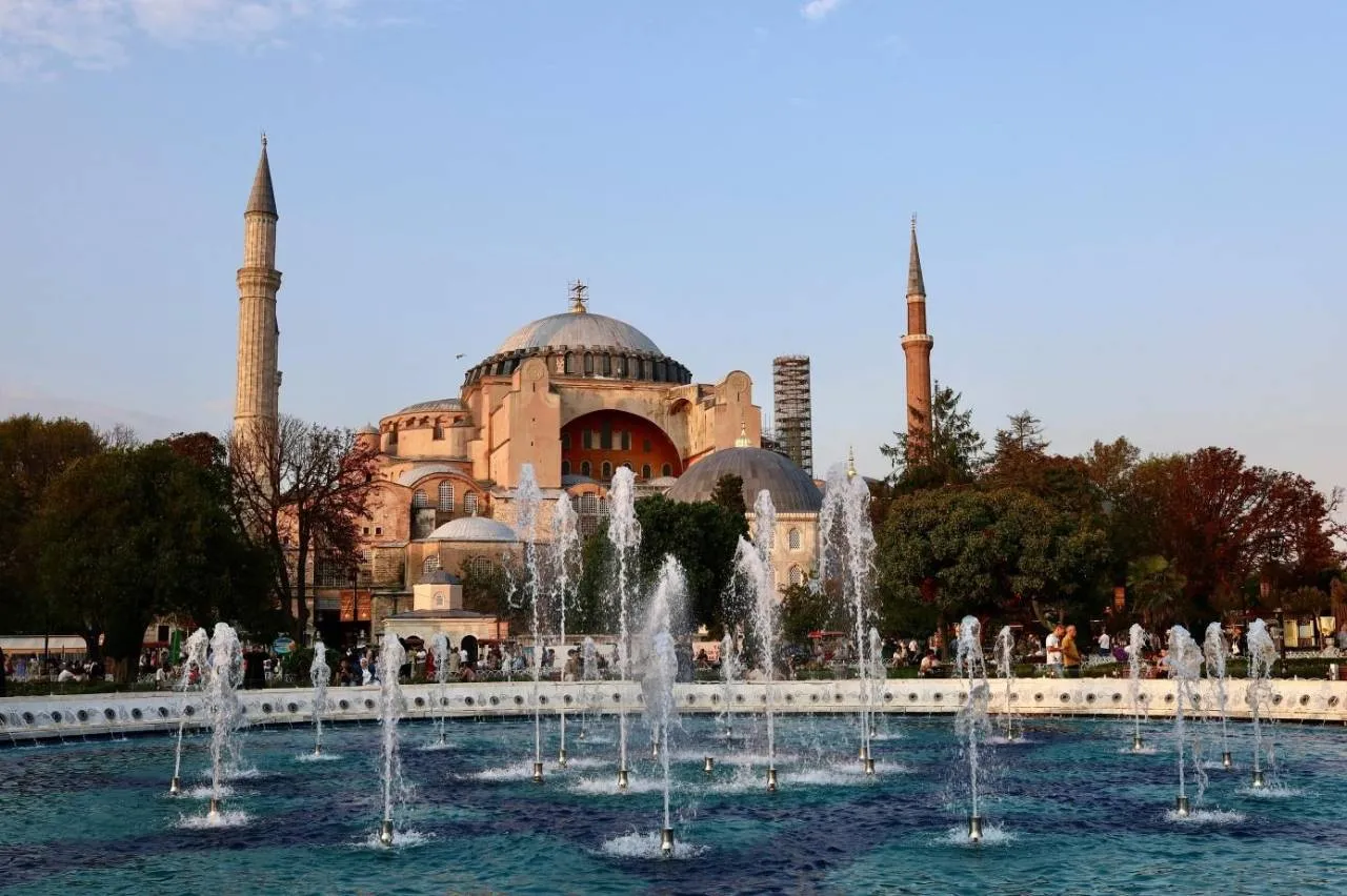 Istanbul Layover Tour: Hagia Sophia, Grand Bazaar & Pick up